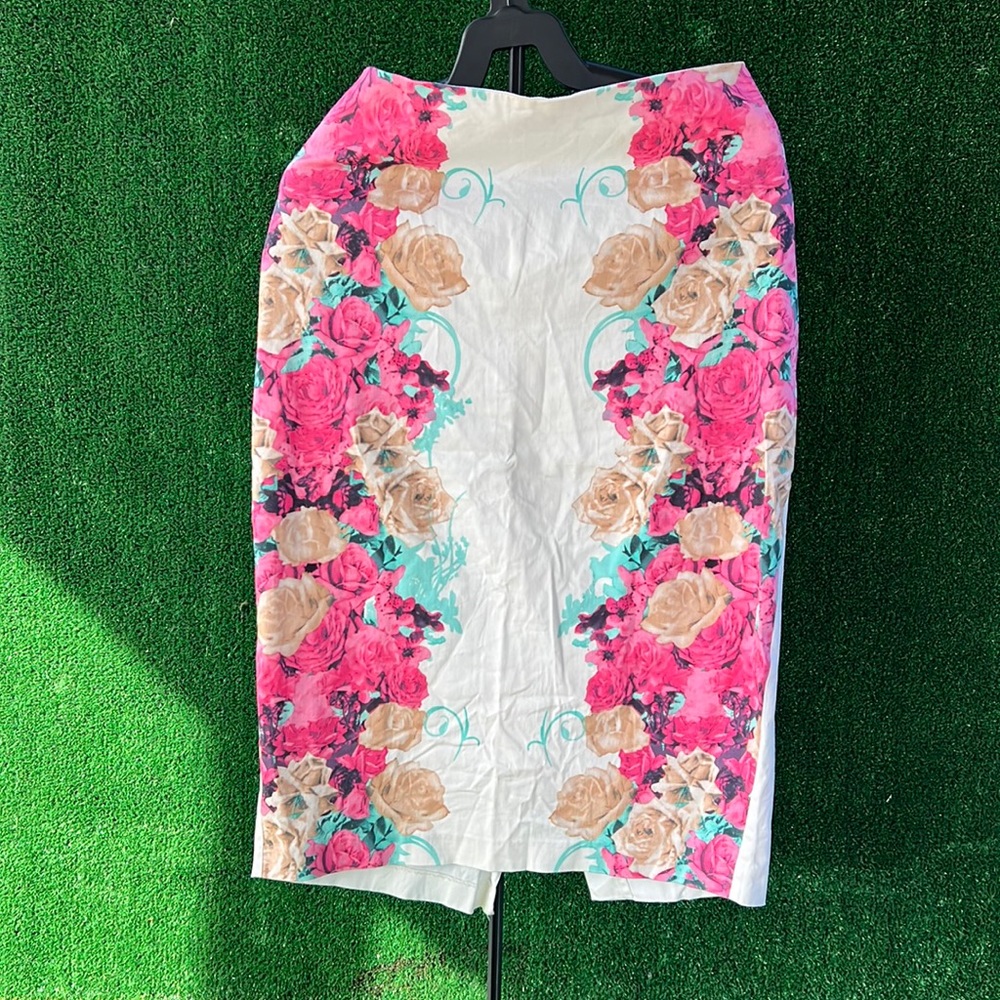 Beautiful pencil skirt kim k